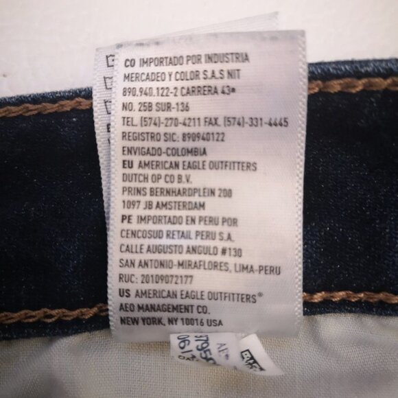 American Eagle Outfitters Super Stretch Distressed Ladies Size 10 Short Jeans - Picture 12 of 15